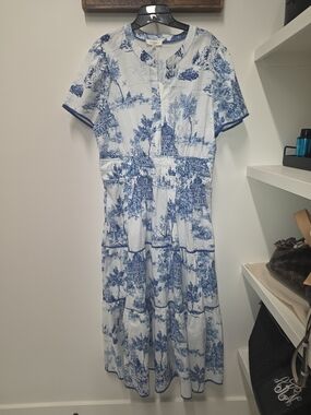 Umgee Blue and White Printed V-Neck Top